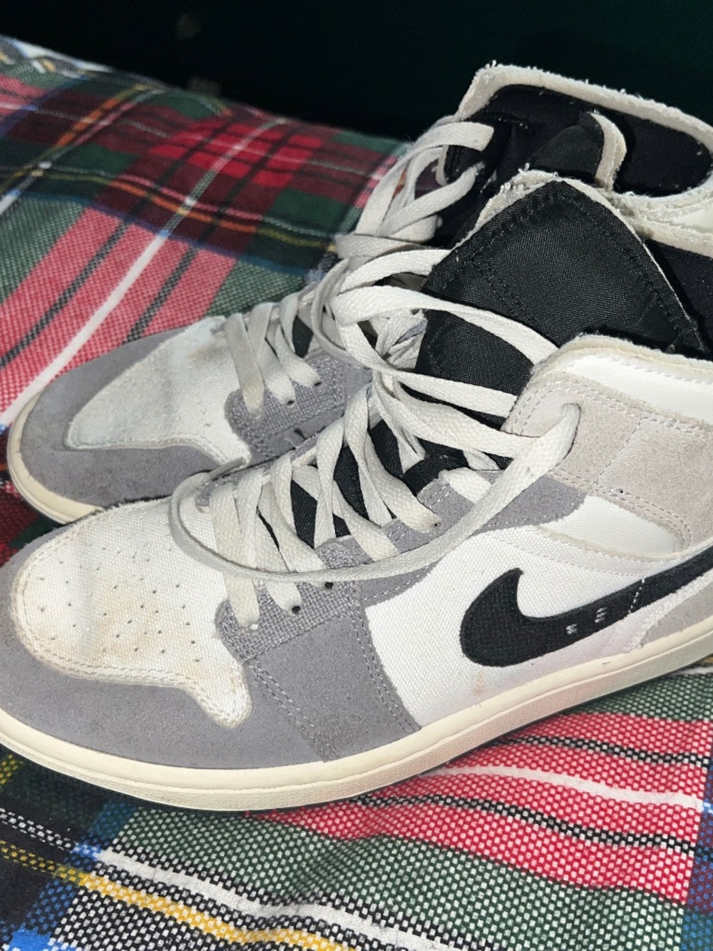 Jordan 1 mid